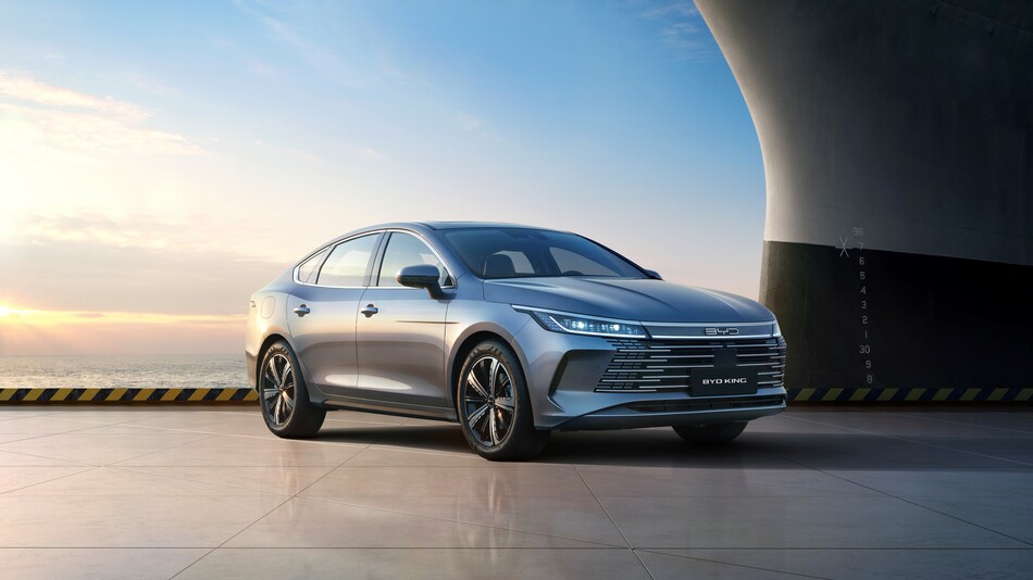 BYD King sedan híbrido em imagem promocional