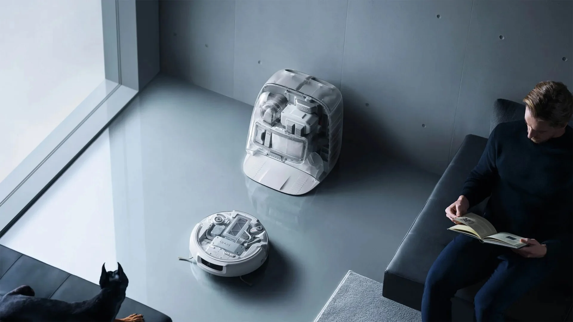 Robô aspirador DJI ROMO em ambiente doméstico
