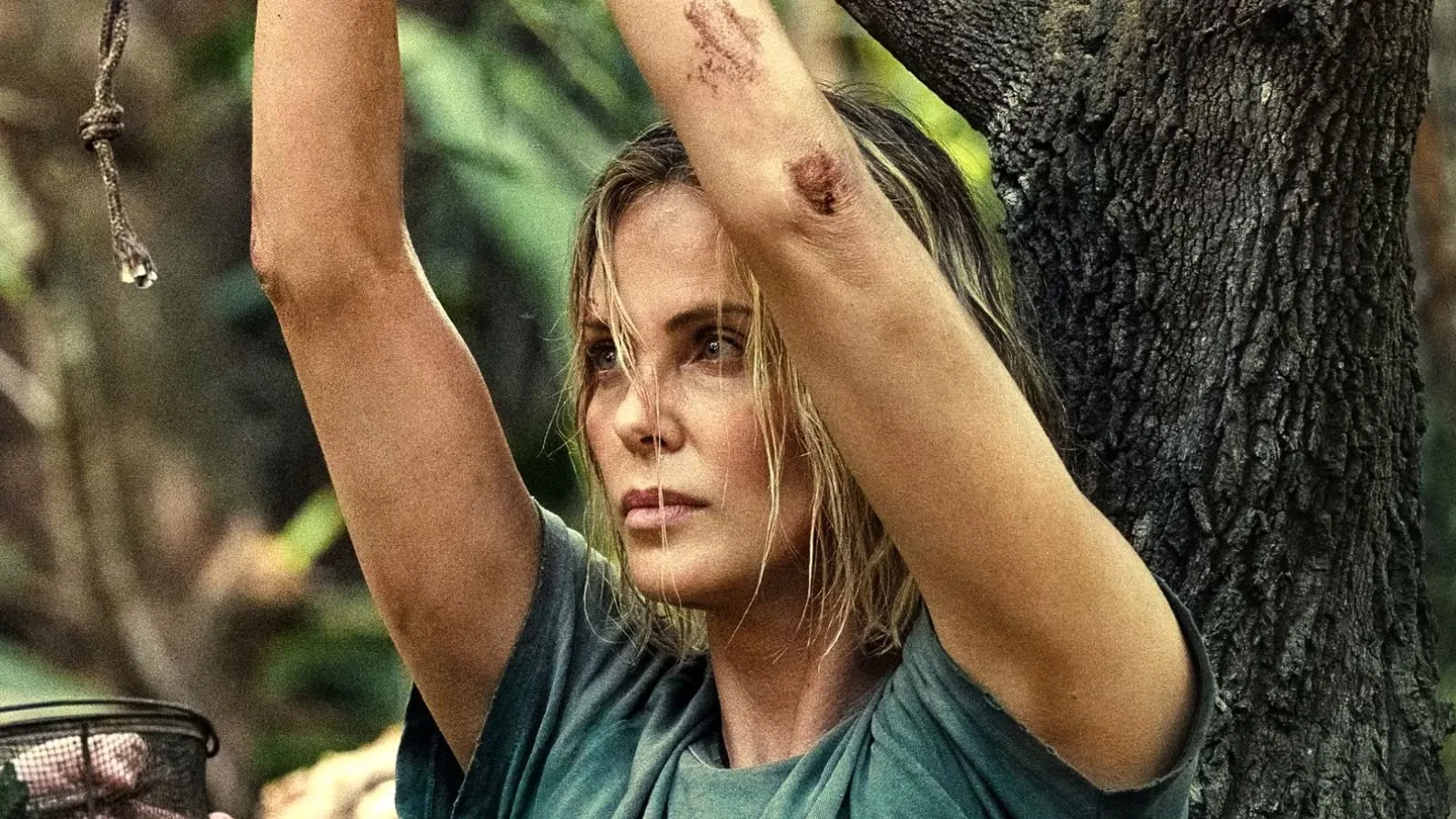 Charlize Theron como Sasha em O Jogo do Predador